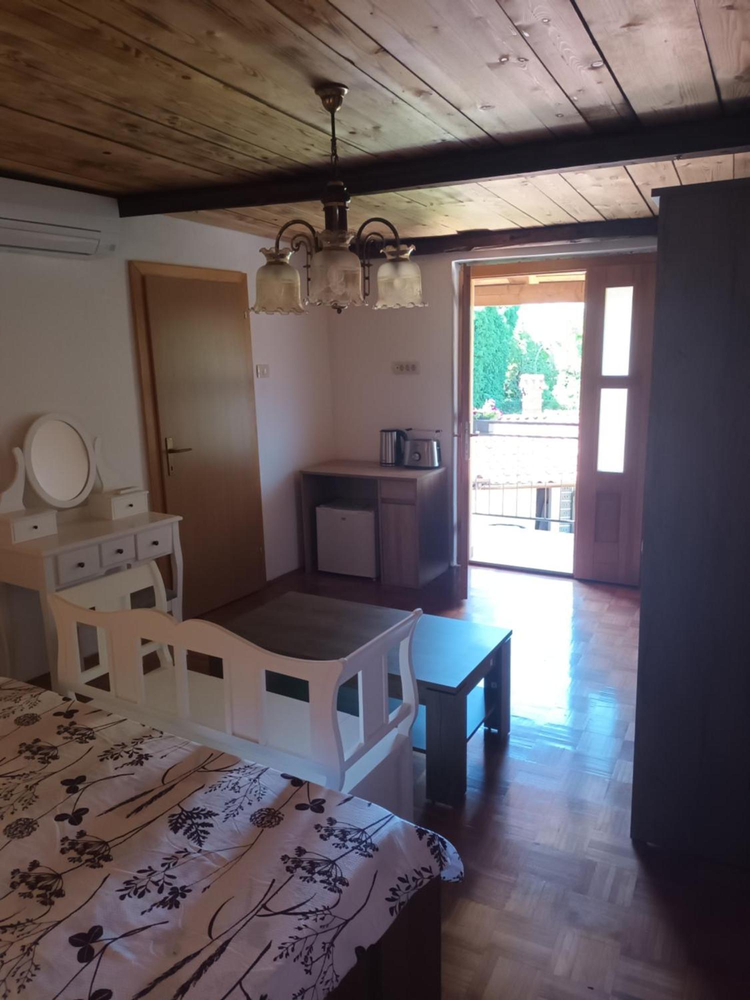 Apartma Brina 3 Sežana Eksteriør billede